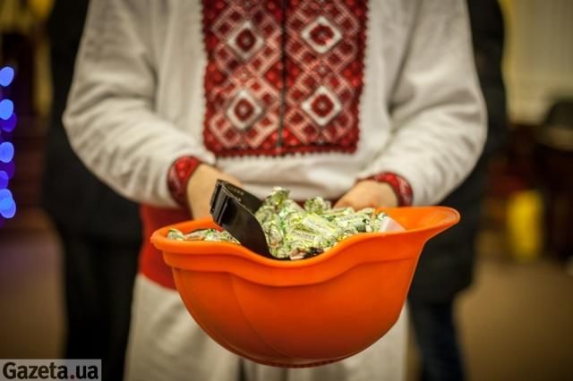 Последние приготовления к Рождеству на Майдане Последние приготовления к Рождеству на Майдане