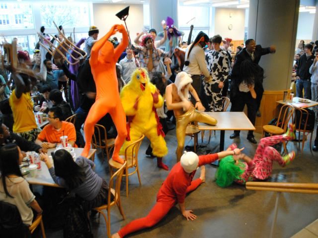 Как в 2013 мир "отрывался" под Harlem Shake Как в 2013 мир "отрывался" под Harlem Shake