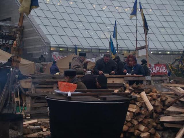 Майдан может простоять и до президентских выборов, - политолог Майдан может простоять и до президентских выборов, - политолог