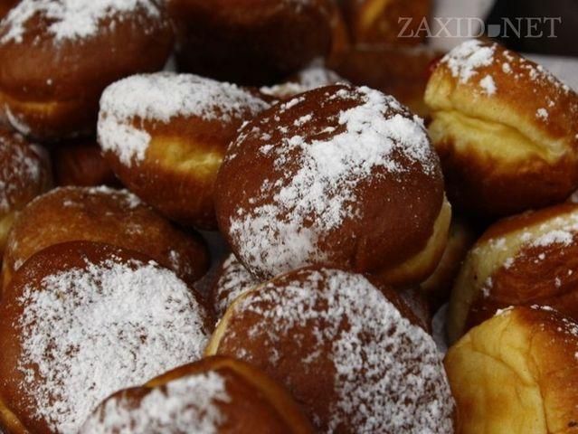 Львовяне сегодня слушают вертепы и смакуют пампушки (Фото. Видео)