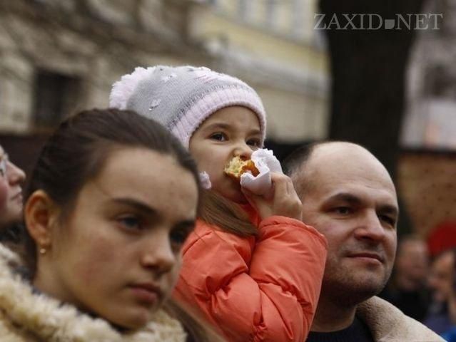 Колядки, пончики, избиения и уголовные дела, - в этом году такое Рождество в Украине
