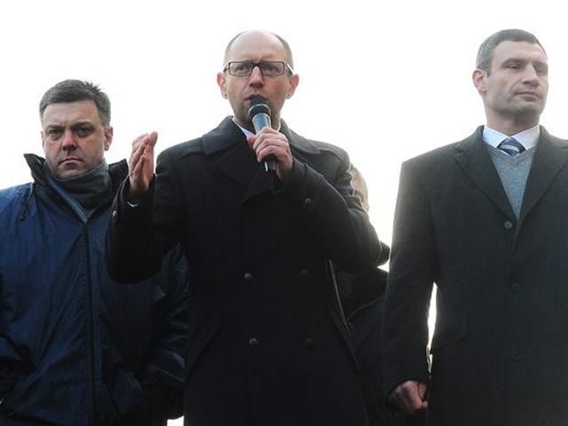 Каждый из трех лидеров оппозиции хочет "приватизировать" Майдан, - политолог Каждый из трех лидеров оппозиции хочет "приватизировать" Майдан, - политолог