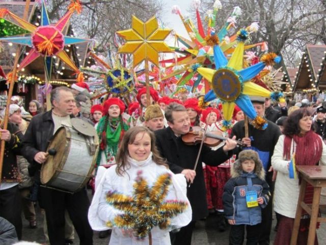 Львовом пройшла святкова хода звіздарів та вертепів (Фото. Відео)