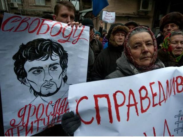 Суд оставил под стражей активиста Ярослава Притуленко