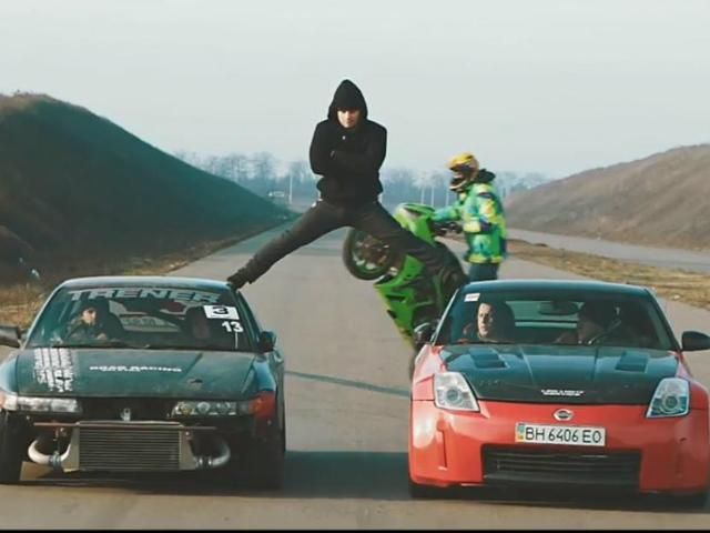 Одесит повторив небезпечний трюк Ван Дамма (Відео) Одесит повторив небезпечний трюк Ван Дамма (Відео)