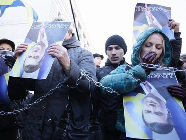 Євромайданівці пікетують МВС Євромайданівці пікетують МВС