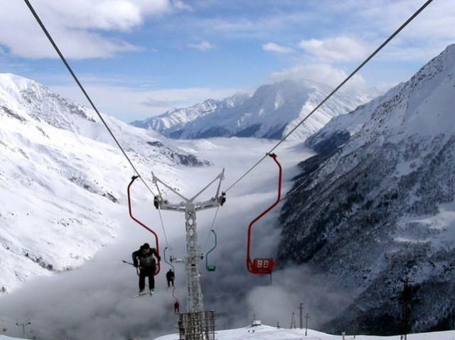 Во время восхождения на Эльбрус с обрыва сорвались двое украинцев Во время восхождения на Эльбрус с обрыва сорвались двое украинцев