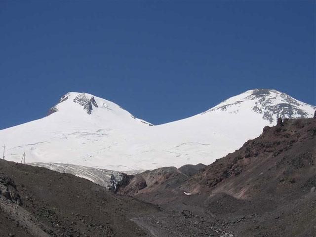 Українські туристи, які зірвалися з Ельбрусу, живі, - МНС Українські туристи, які зірвалися з Ельбрусу, живі, - МНС