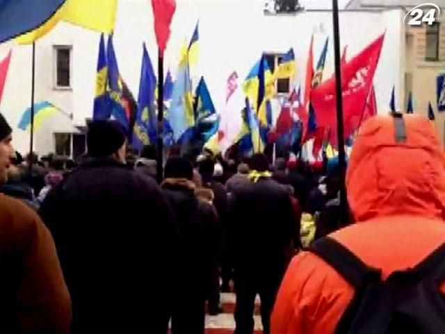 Активисты требуют от милиции прекратить "произвол и террор" Активисты требуют от милиции прекратить "произвол и террор"