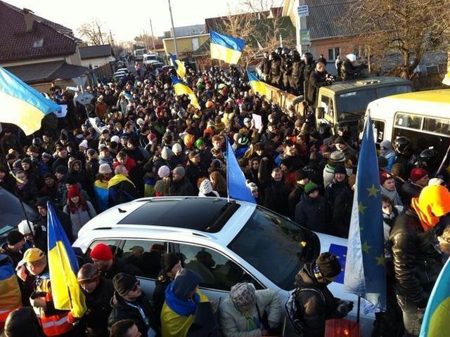 Після вибачення учасників Автомайдану провадження щодо їхнього хуліганства закрили