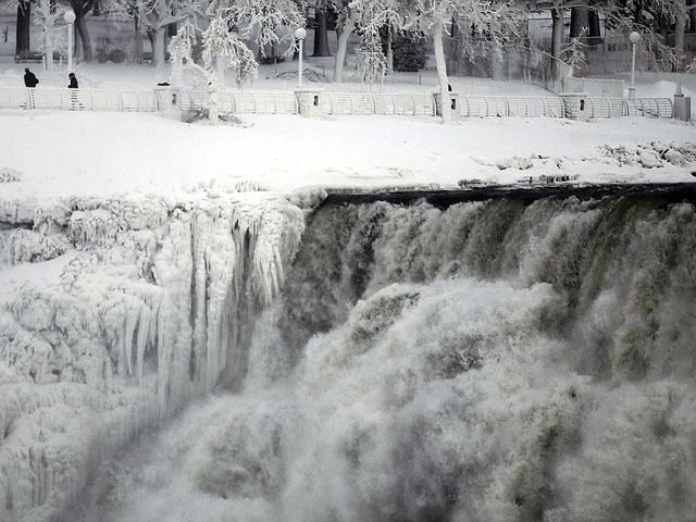 Ниагарский водопад замерз впервые за 70 лет