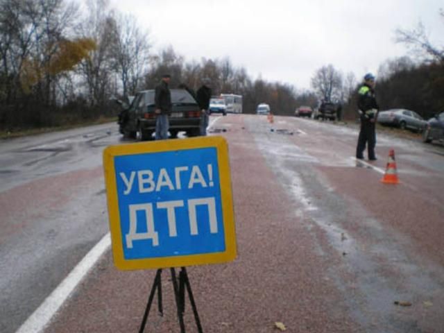 Во Львовской области столкнулись 6 автомобилей
