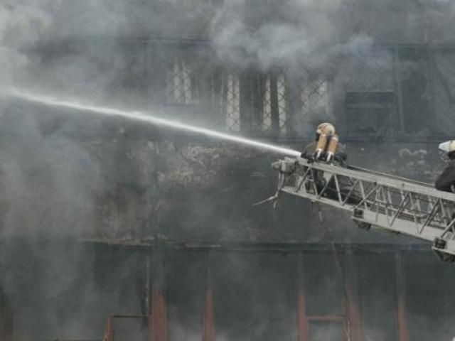 Во время пожара в Харькове людей перед эвакуацией обыскивали