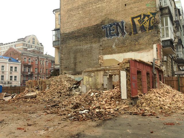 В Києві зруйнували будинок, де жив Грушевський (Фото) В Києві зруйнували будинок, де жив Грушевський (Фото)