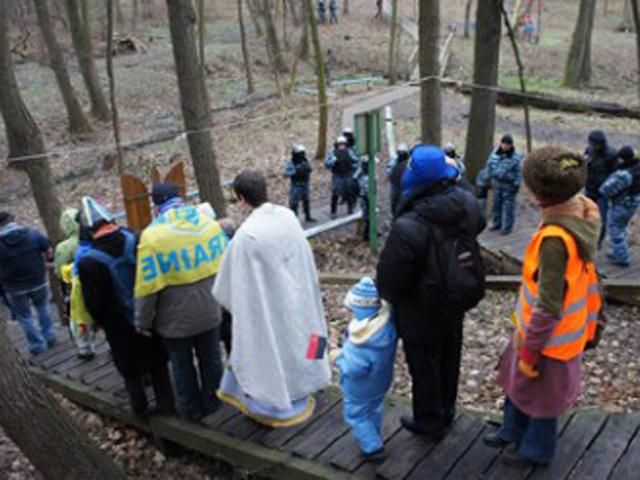 Були під Межигір’ям, там міліція стоїть шнурочком, - колядники з-під резиденції Януковича Були під Межигір’ям, там міліція стоїть шнурочком, - колядники з-під резиденції Януковича