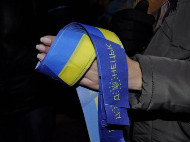 На донецком Евромайдане "титушкы" провоцировали митингующих На донецком Евромайдане "титушкы" провоцировали митингующих