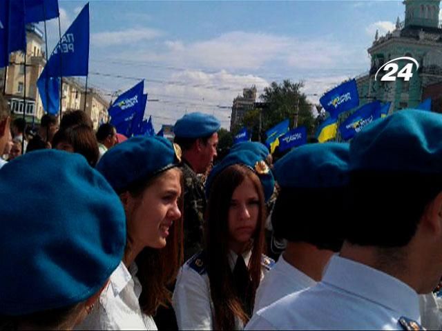 Родители проиграли дело о привлечении их детей на провластные акции Родители проиграли дело о привлечении их детей на провластные акции