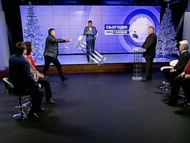 Аваков едва не подрался с Калашниковым в студии (Видео) Аваков едва не подрался с Калашниковым в студии (Видео)