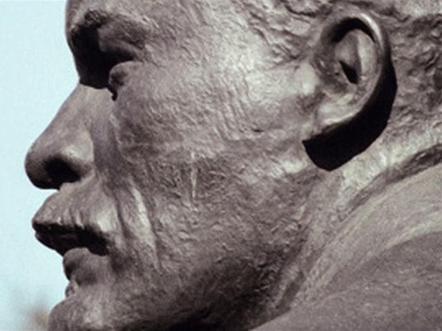Еще один Ленин лишился головы, теперь - на Полтавщине Еще один Ленин лишился головы, теперь - на Полтавщине