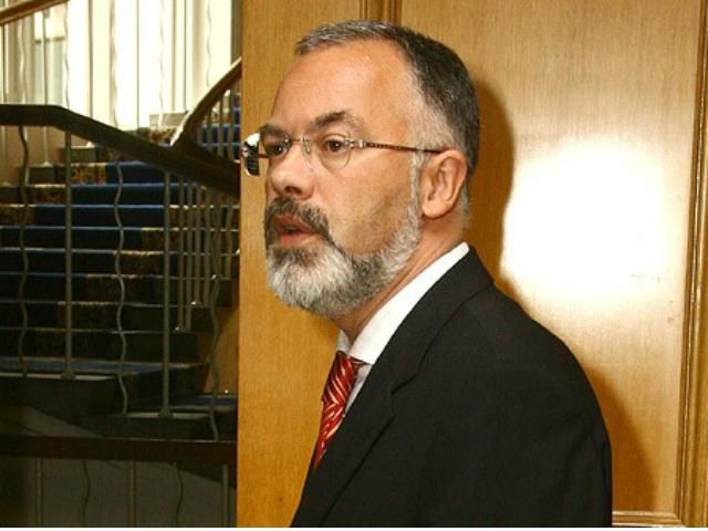 Табачник стверджує, що студенти поки не скаржаться на тиск через Майдан Табачник стверджує, що студенти поки не скаржаться на тиск через Майдан