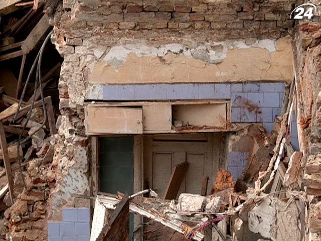 Во Львове разрушили памятник архитектуры - лечебницу Шептицкого