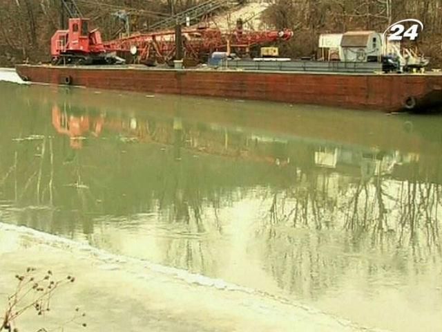 300 тыс. американцев остались без воды из-за утечки ядохимикатов 300 тыс. американцев остались без воды из-за утечки ядохимикатов