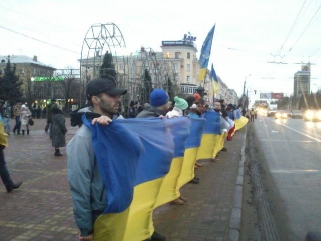 В Луганске агрессивные пенсионеры провоцируют столкновения с евромайдановцами