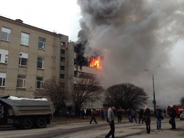 По делу о пожаре на "Хартроне" суд разрешил задержать подозреваемого По делу о пожаре на "Хартроне" суд разрешил задержать подозреваемого