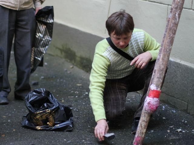 Харківський журналіст розповів, як на нього напав "Беркут" із електрошокером Харківський журналіст розповів, як на нього напав "Беркут" із електрошокером
