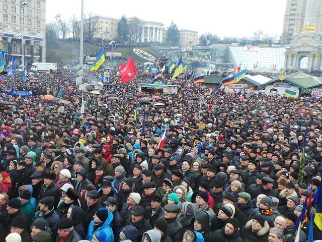 Майдан з подачі Яценюка проголосував за нові плани опозиції 