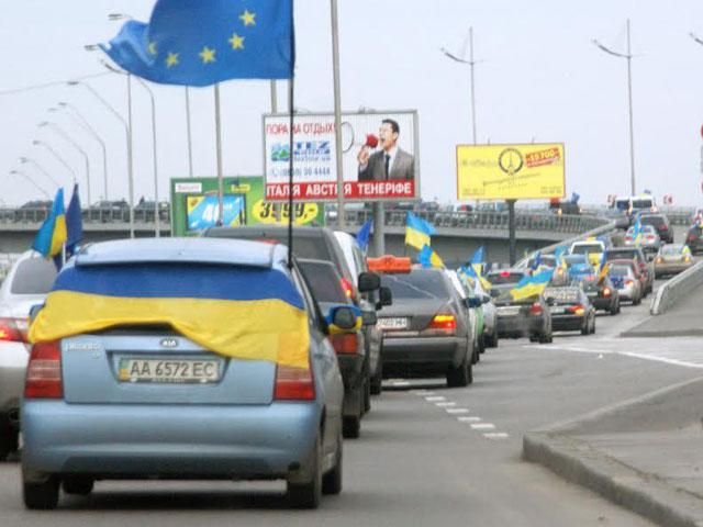 Автомайдан привез Медведчуку повестку на народный суд Автомайдан привез Медведчуку повестку на народный суд