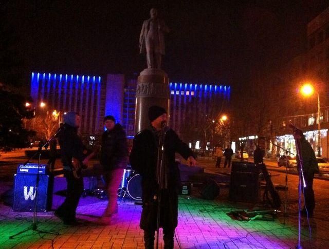 На Євромайдан у Донецьку прийшли прихильники Януковича (Фото)