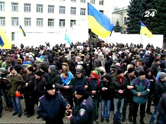 Хроника форума Евромайданов: провокации, минирование и резолюция Хроника форума Евромайданов: провокации, минирование и резолюция