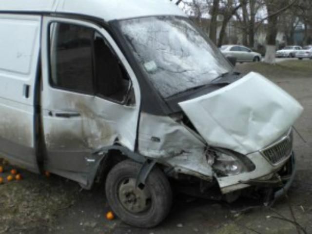 В Днепропетровске 10 пассажиров автобуса пострадали в ДТП (Фото)