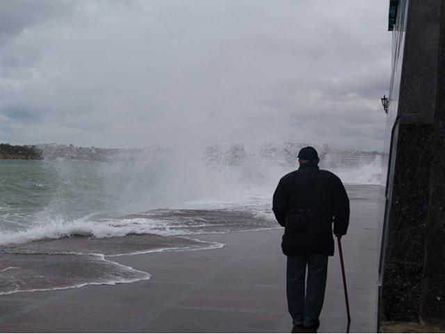 В Крыму - штормовое предупреждение - 13 января 2014 - Телеканал новин 24 В Крыму - штормовое предупреждение - 13 января 2014 - Телеканал новин 24