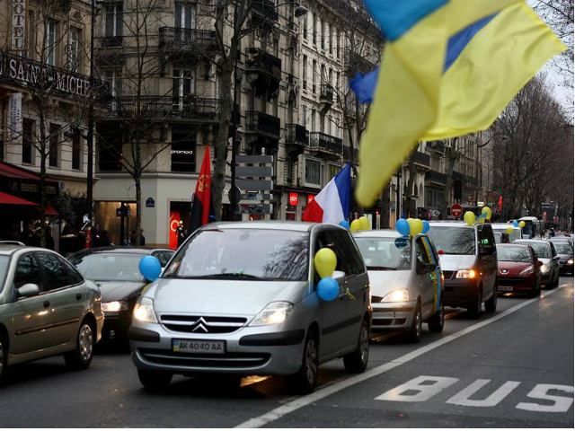 Автомайдан проїхав вулицями Парижа (Фото)