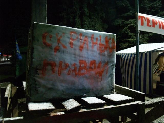 Автопробег Львов-Киев-Харьков посетил Евромайдан в Дубно (Фото) Автопробег Львов-Киев-Харьков посетил Евромайдан в Дубно (Фото)