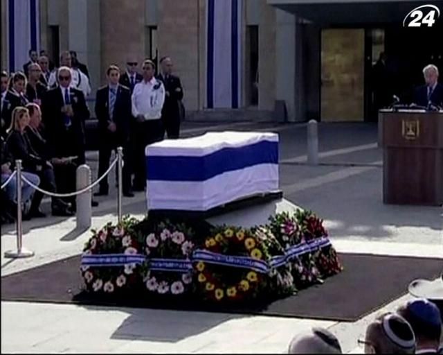 Шарона поховали на родинній фермі поруч з дружиною Шарона поховали на родинній фермі поруч з дружиною