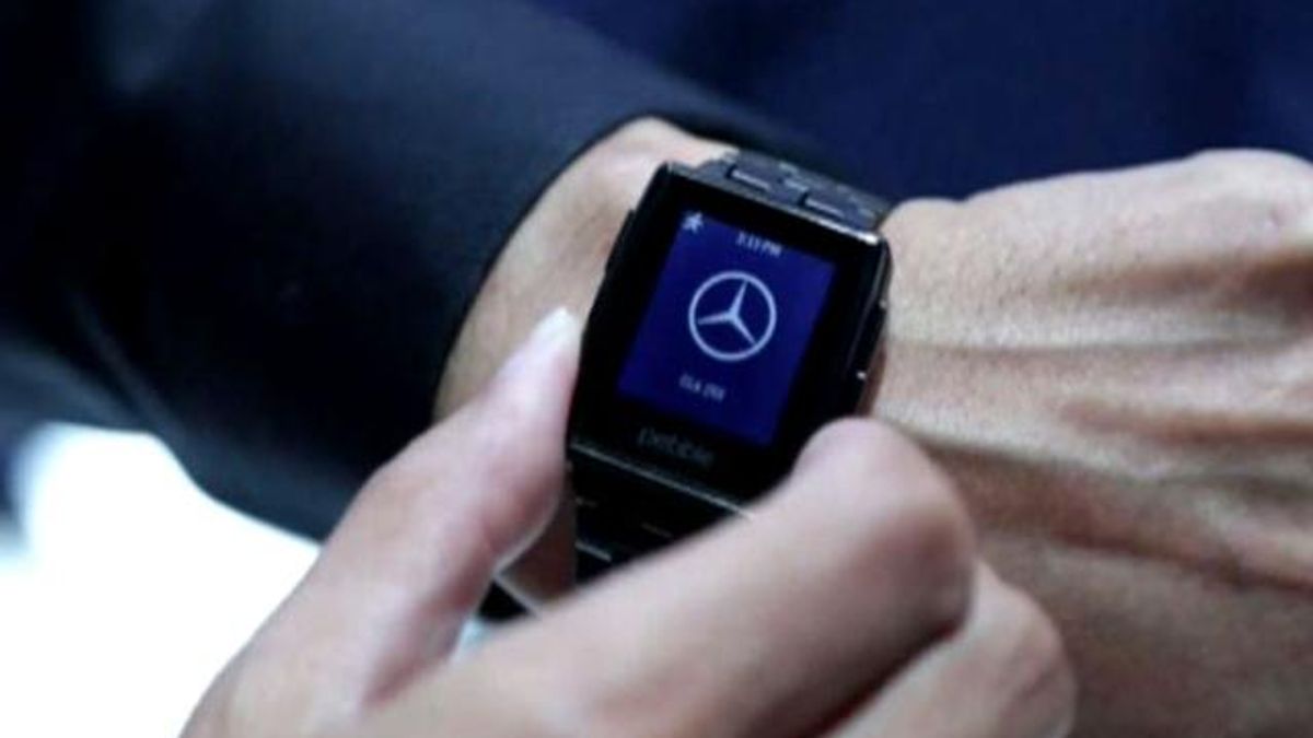 CES 2014: Android в авто, умные часы Mercedes, коммерческий беспилотник