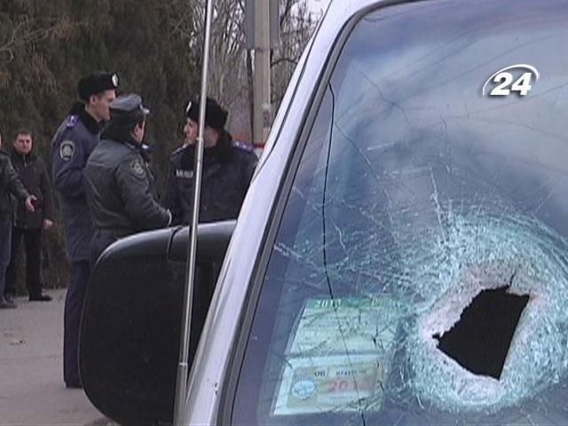 У Херсоні автобусу, що віз людей на Майдан, розбили лобове скло