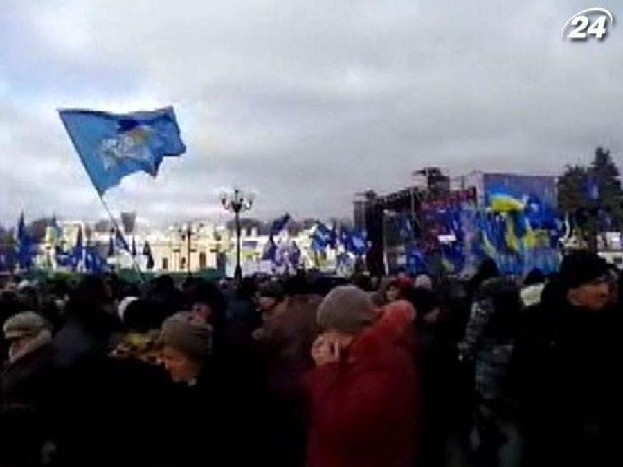 В Маріїнському парку мітингують антимайданівці