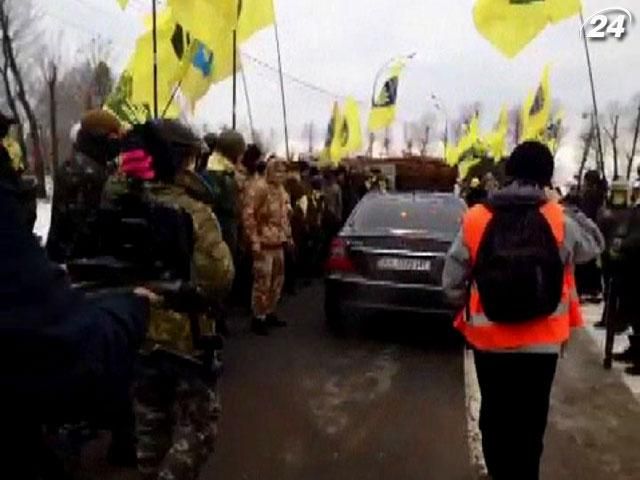 Міліція відправила автомайданівців назад у столицю Міліція відправила автомайданівців назад у столицю