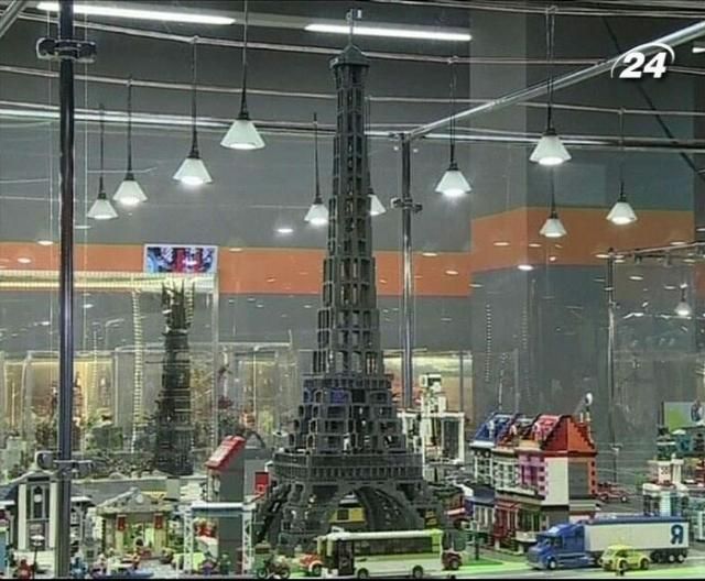 У Вроцлаві пройшла виставка архітектурних шедеврів зроблених з LEGO У Вроцлаві пройшла виставка архітектурних шедеврів зроблених з LEGO