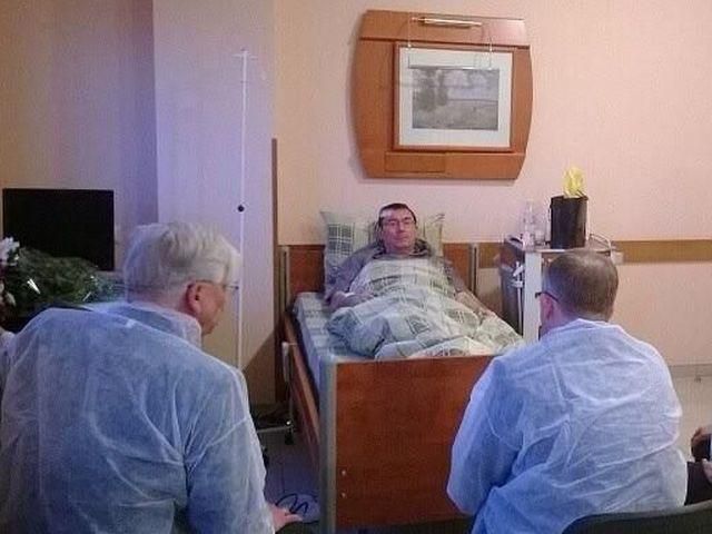 К Луценко в больницу пришли послы западных стран (Фото) К Луценко в больницу пришли послы западных стран (Фото)
