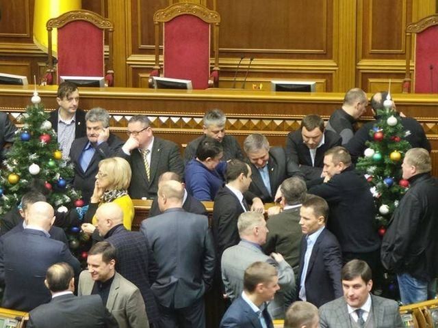 Оппозиция блокирует Раду Оппозиция блокирует Раду