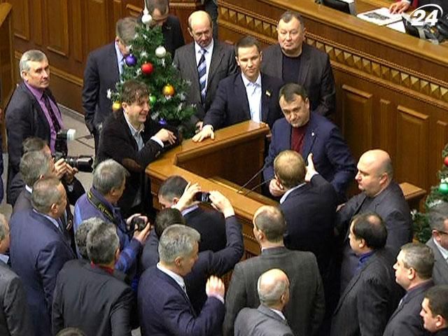 Итог дня: Верховная Рада открылась ради 5 новых депутатов