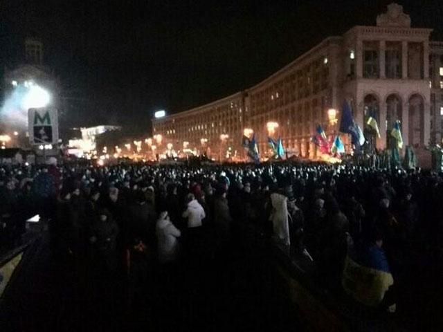На Майдане уже несколько десятков тысяч человек (Фото)