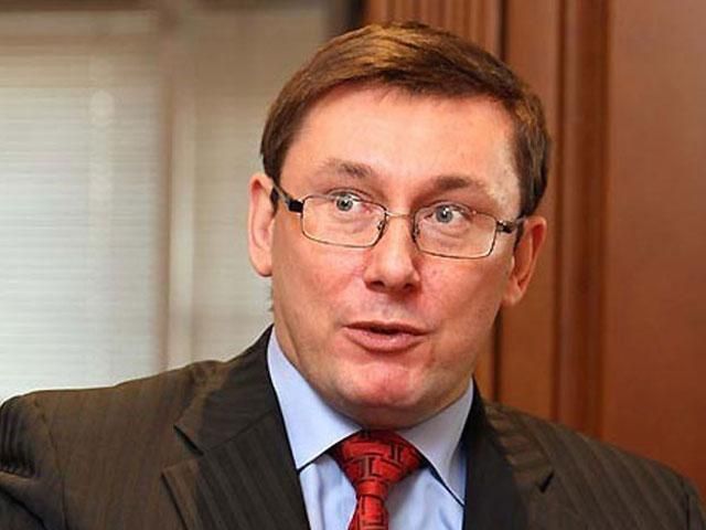 Луценко розповів, що шукає на Майдані людей з бомбами Луценко розповів, що шукає на Майдані людей з бомбами