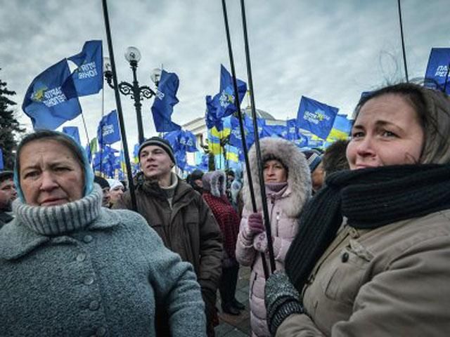 Под Радой - провластный митинг, регионалы уверяют, что примут бюджет