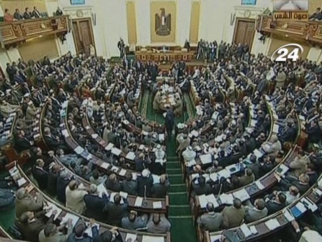 У Єгипті 95% виборців підтримало нову конституцію У Єгипті 95% виборців підтримало нову конституцію